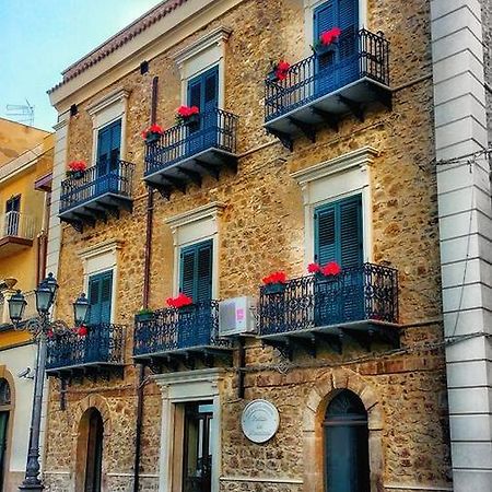 Il Portico Dei Normanni Bed & Breakfast Бутера Екстериор снимка