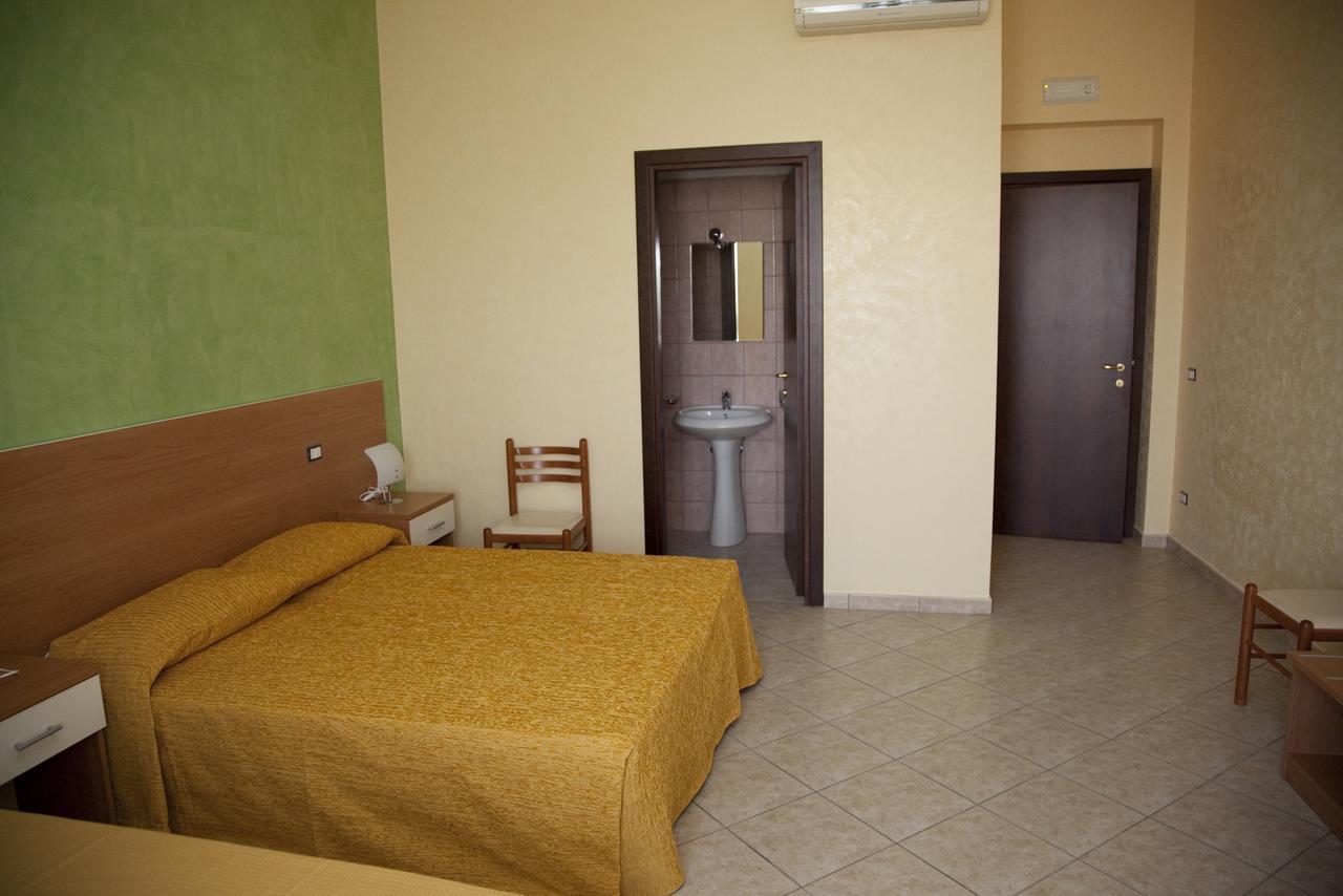 Il Portico Dei Normanni Bed & Breakfast Бутера Екстериор снимка