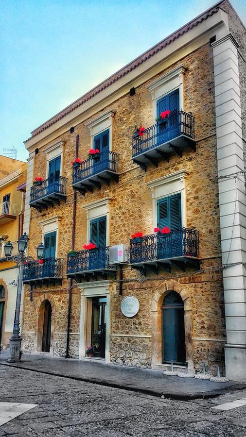 Il Portico Dei Normanni Bed & Breakfast Бутера Екстериор снимка